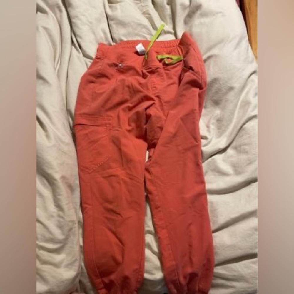 FIGS scrubs medium joggers coral